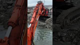 Hitachi EX1200 dredging