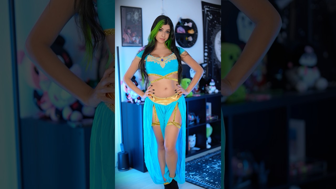 is that better? 🥰 #foryou #trending #cosplay #halloween #halloweencostume #helpmemakethismakesense