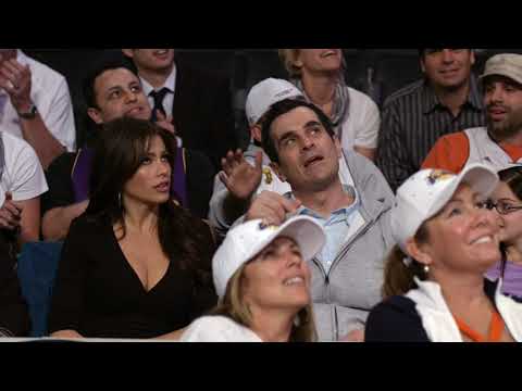 Modern Family : Gloria and Phill Kiss-cam, Final Photography | STS