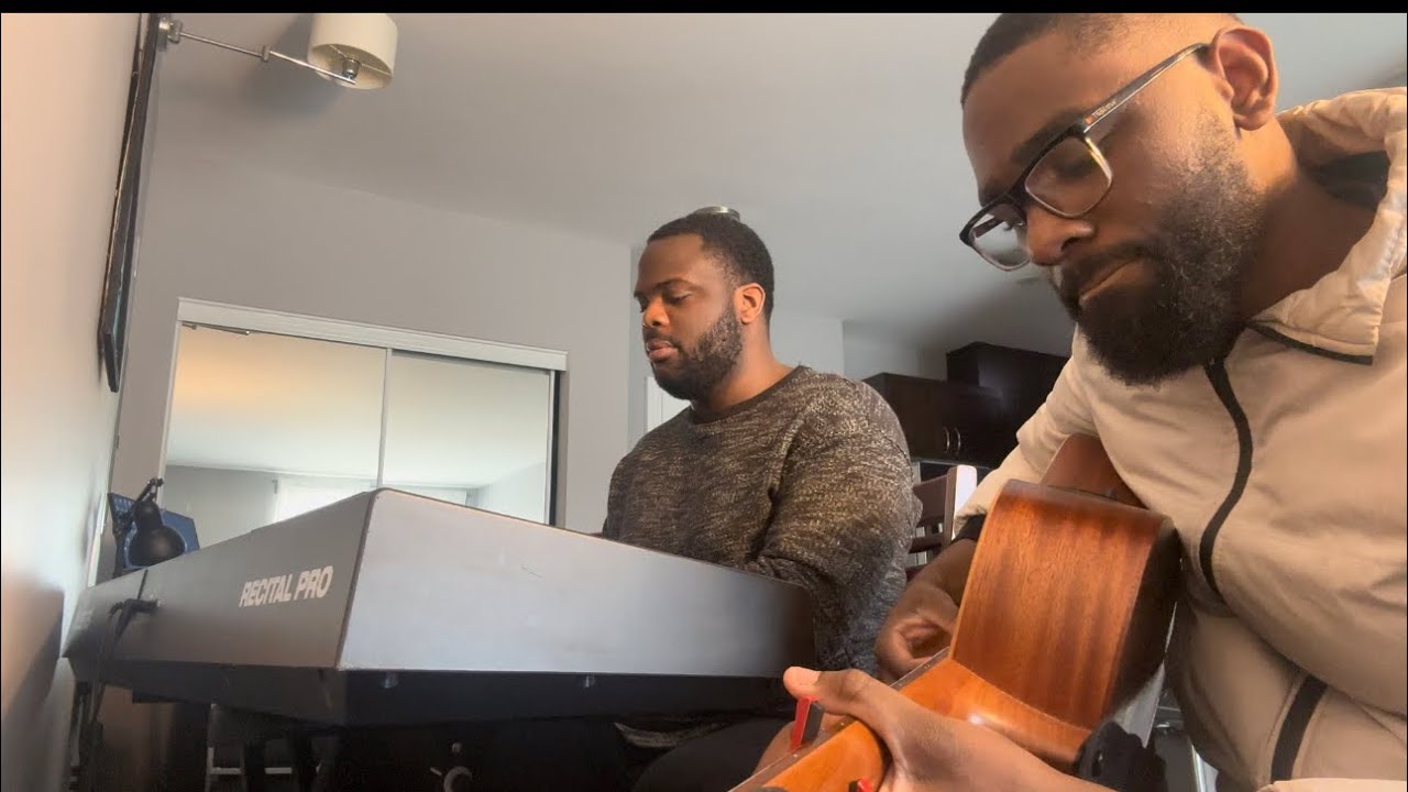 Deodato Bikindo en répétition à domicile - Cantique