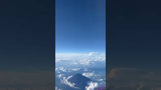 Flying over Mount Fuji-富士山上空を飛行