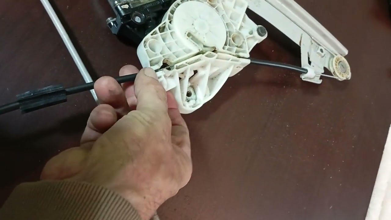 Troca cabos vidro elétrico Peugeot 207. Dicas.