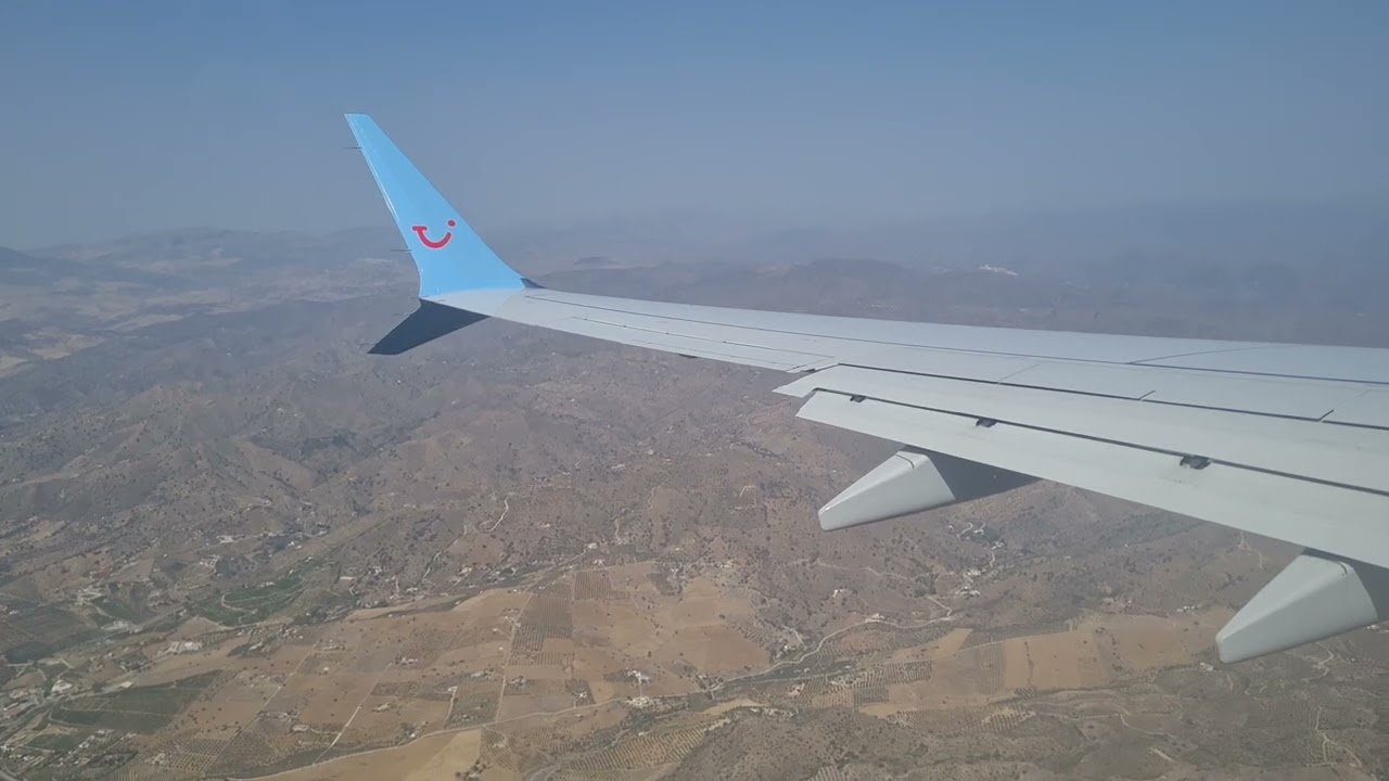 landing Malaga airport TUI B737 MAX 8-200