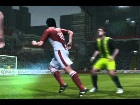 Rainbow Flip and a Bycicle Kick Combo While Attacking PES 11