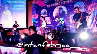 RIZKY FEBIAN feat CHARISAAFAITH Berpisah itu mudah - CLOSING ACCFEST 2018 di Universitas Pamulang