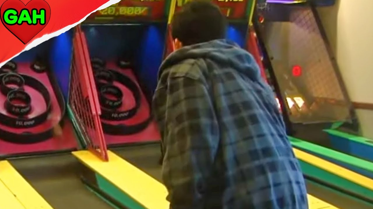 Playing Skee Ball At Chuck E. Cheese & JACKPOT! - YouTube