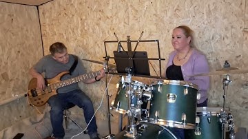 Dreams Fleetwood Mac Acoustic Drum Cover (Drumeo easy version) CAMEO from Pete on Bass 20/09/2025