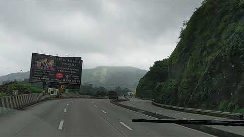 Traversing through the ghat section of Mumbai Pune Expressway in an MSRTC Shivneri Volvo B8R