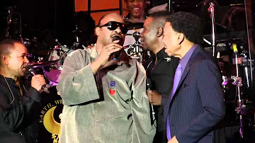 Stevie Wonder cameo w Earth Wind & Fire "Shining Star" @ CES Monster Awards