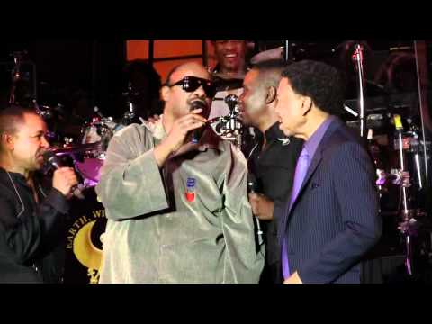 Stevie Wonder cameo w Earth Wind & Fire "Shining Star" @ CES Monster Awards