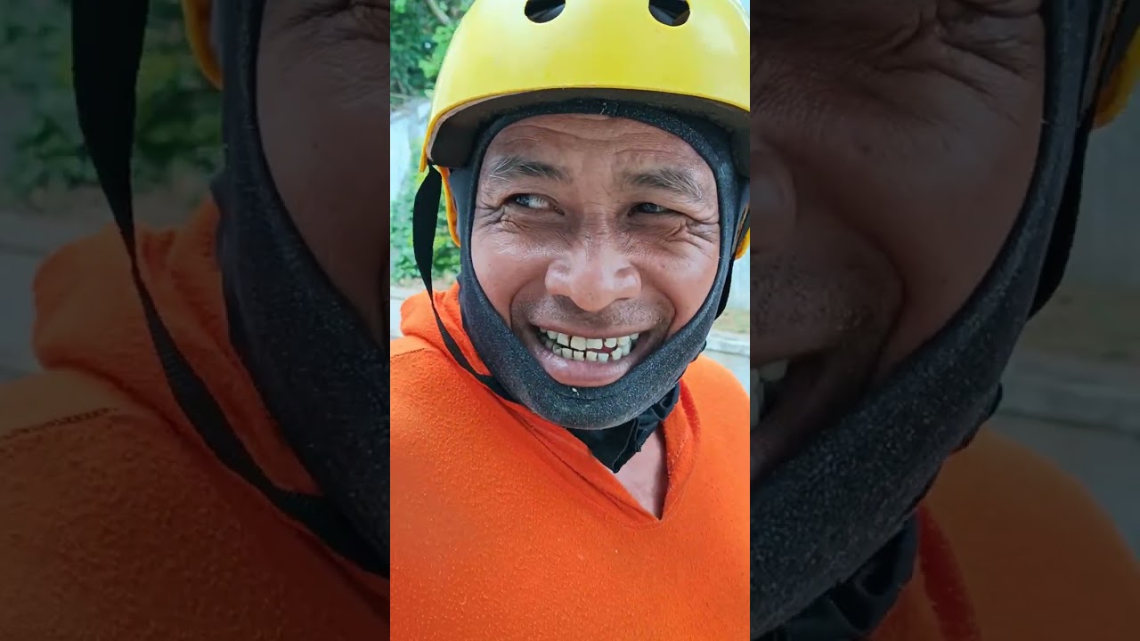 PROSES PENDIRIAN TOWER PEMANCAR RADIO BRAVO 93.3 FM LAMPUNG