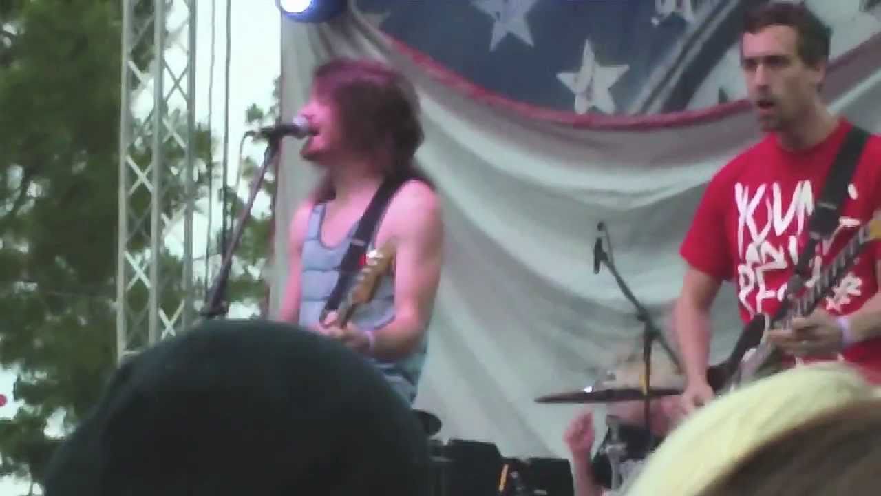 Forever the Sickest Kids - Keep On Bringing Me Down LIVE