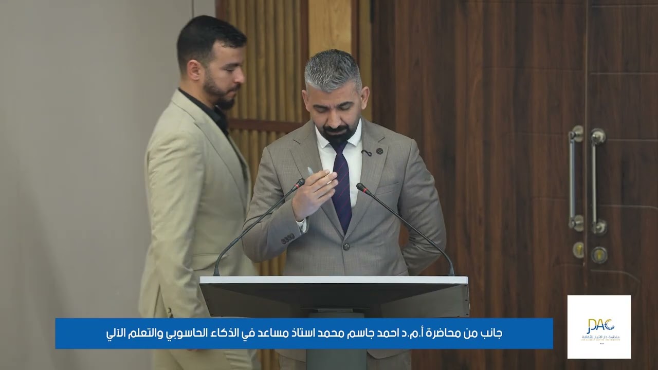 جانب من محاضرة أ.م.د احمد جاسم خلال الندوة العلمية التي اقامتها منظمة دار الأنبار للثقافة