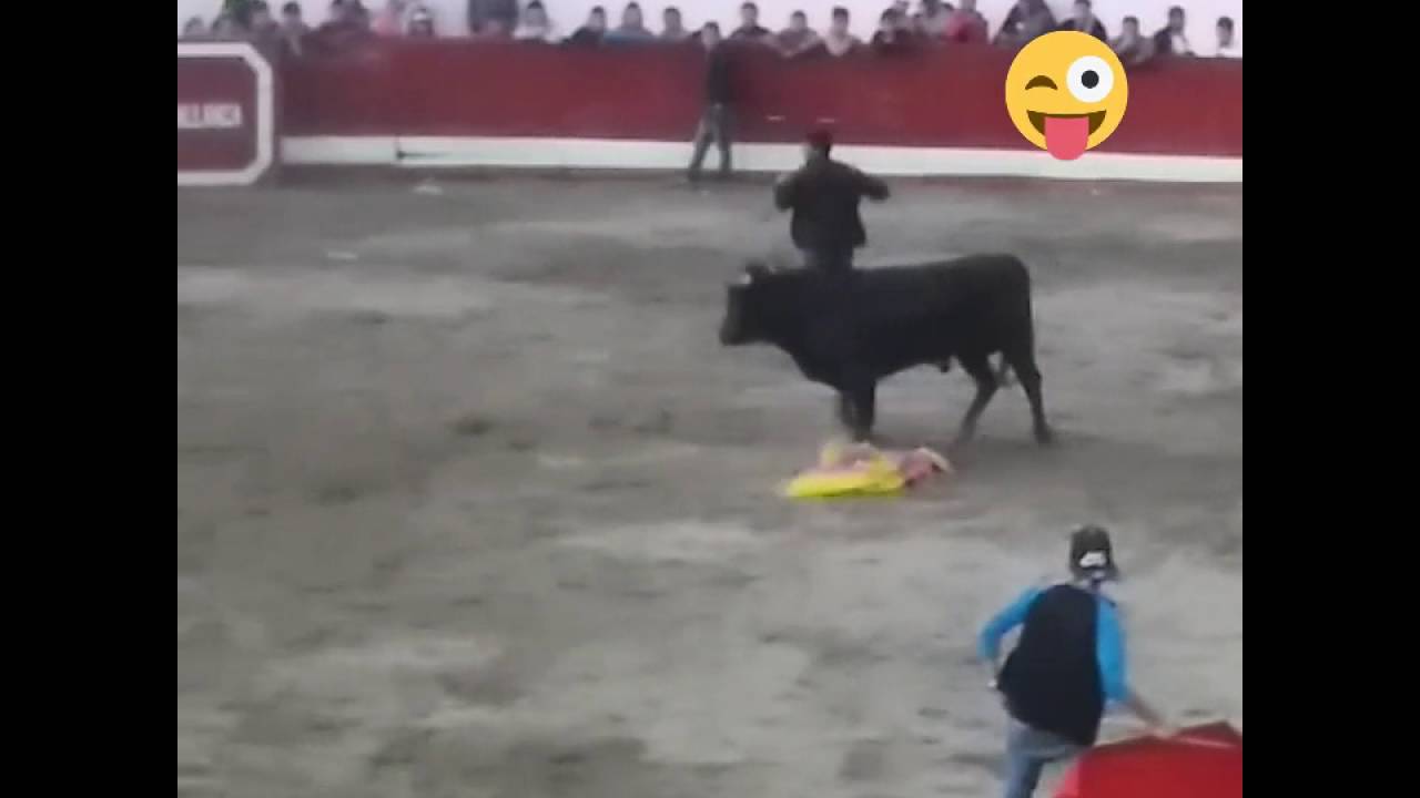 LA MEJOR CORNEADA GIRATORIA | HUALLANCA-BOLOGNESI-ANCASH - YouTube