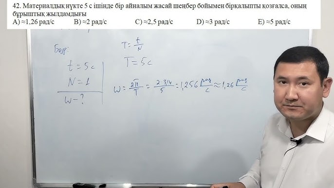 Бір топ адам балапандарды шеңбер бойымен өткізіп жатыр
