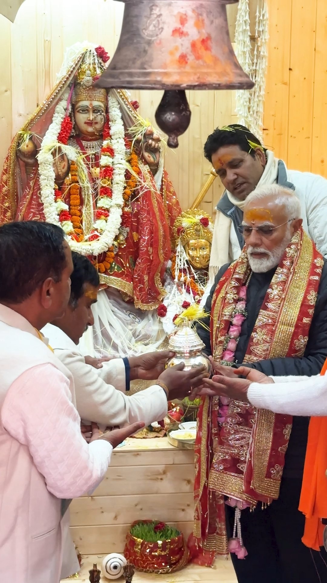PM Modi offers prayers at Maa Ganga temple in Mukhwa, Uttarakhand | #shorts