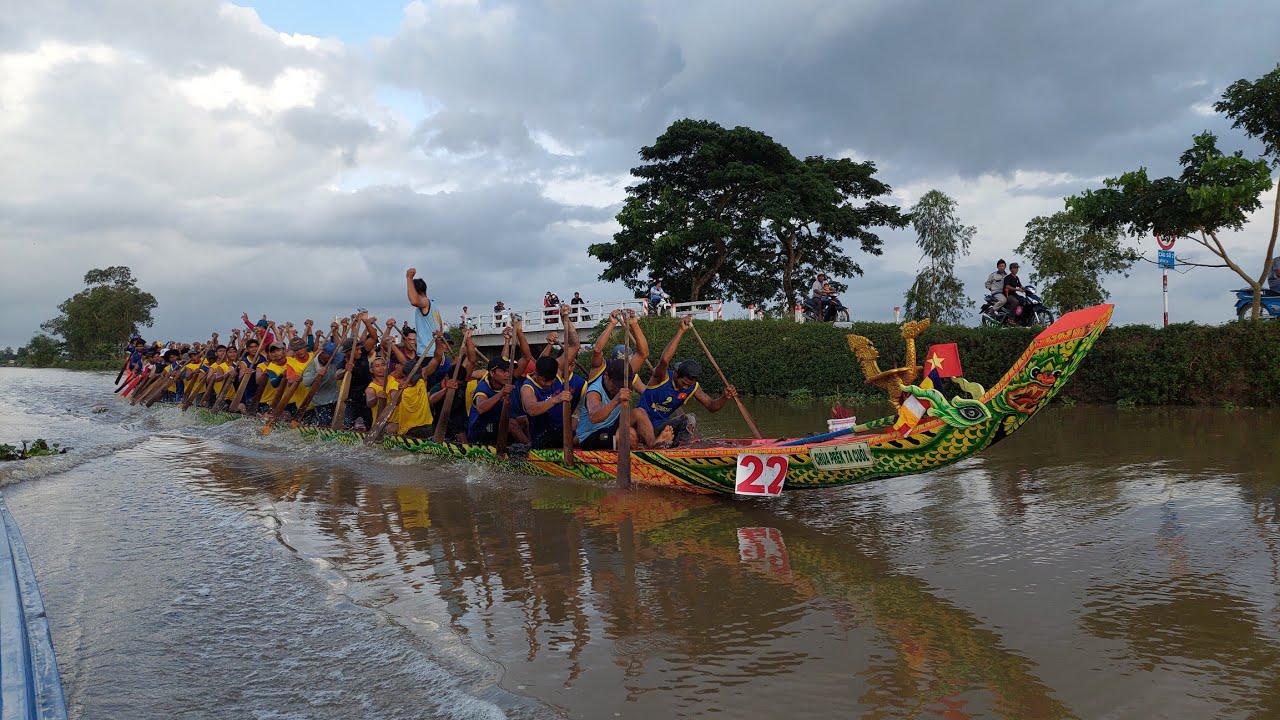 Prêk  Ta Cuôl - TRÀ CUÔN : Miệt mài trên dòng sông quê