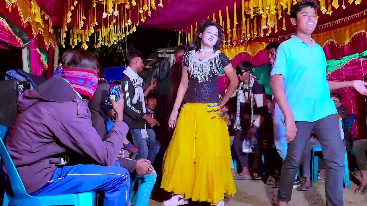 ম্যাডাম নাচে দোলে কোমড় | Medam Nache 2 | Bangla Wedding Dance Video 2026 | Akhi Viral Tiktok Dance