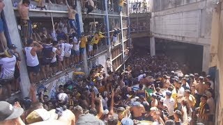 Manos hinchadas argentinas anciana