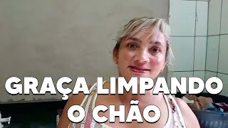Graça Lavando A Roupa Do Boy