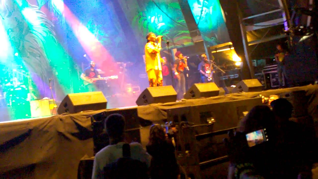 Jimmy Cliff - Under the sun, moon and stars (Live) --ROTOTOM BENICASIM Jimmy Cliff - Under the sun, moon and stars (Live) --ROTOTOM BENICASIM