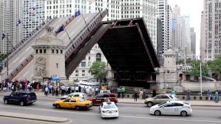 N. Michigan Avenue  Du Sable Bridge  Chicago Downtown