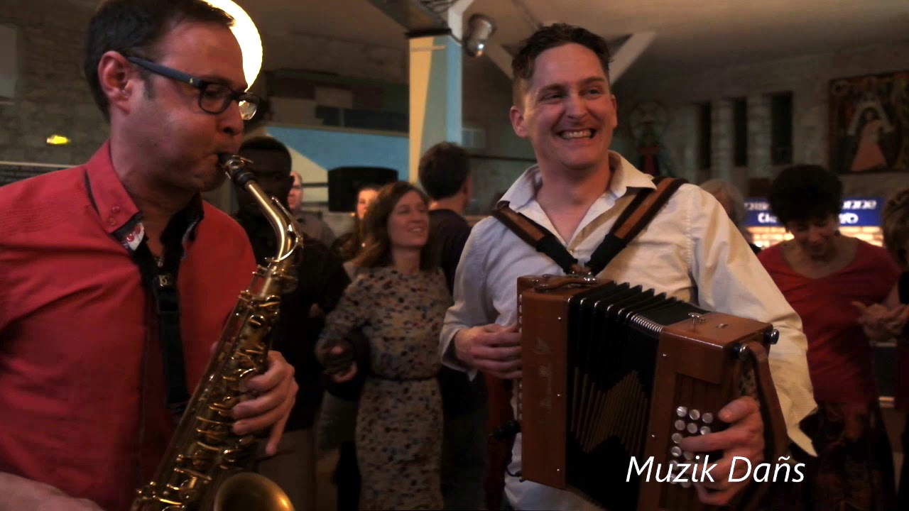 Fest Noz à la Mission Bretonne : Gavotte avec le duo Gloaguen/Le Henaff en