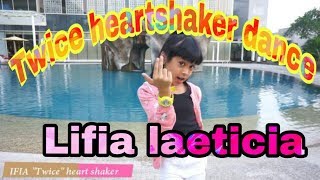 Laeticia Heart Shaker Dance