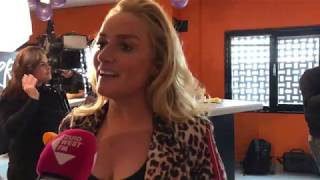 Holland Zingt Hazes Backstage Café - Interview Samantha Steenwijk