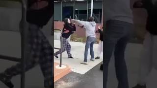 Karen Tenía Un Martillo Pero No Esperaba Que Le Respondieran