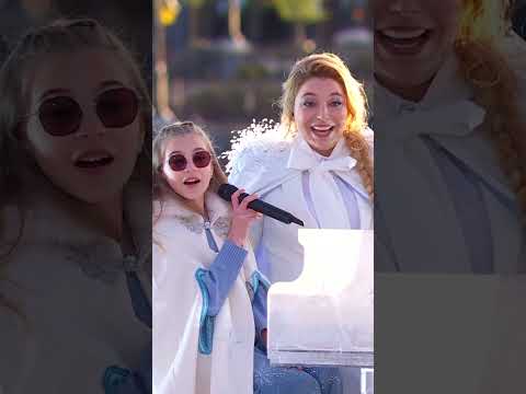 Santa réalise le rêve de la petite Lou 💖