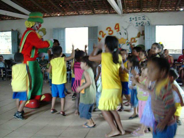 PATATI PATATÁ VISITAM ESCOLA PÚBLICA INFANTIL EM S