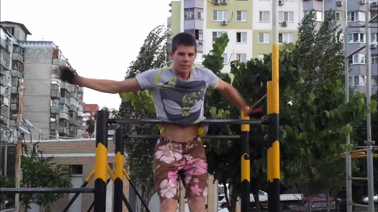 Кристо элемент на турнике