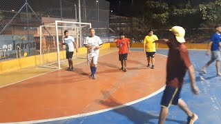 Jogando um contra !! Futebol foi chave