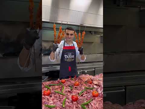 Czn Burak Dubai İftar Saati Kebap Hazırlığı #shorts