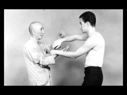 AZILATOR on X: Yip Man é o grande mestre de Kung Fu chinês, mais conhecido  por ser o Mestre do Bruce Lee. Na live de hoje, vamos contar um pouco sobre  a