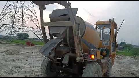 self loading concrete mixer on Rental 9783327422