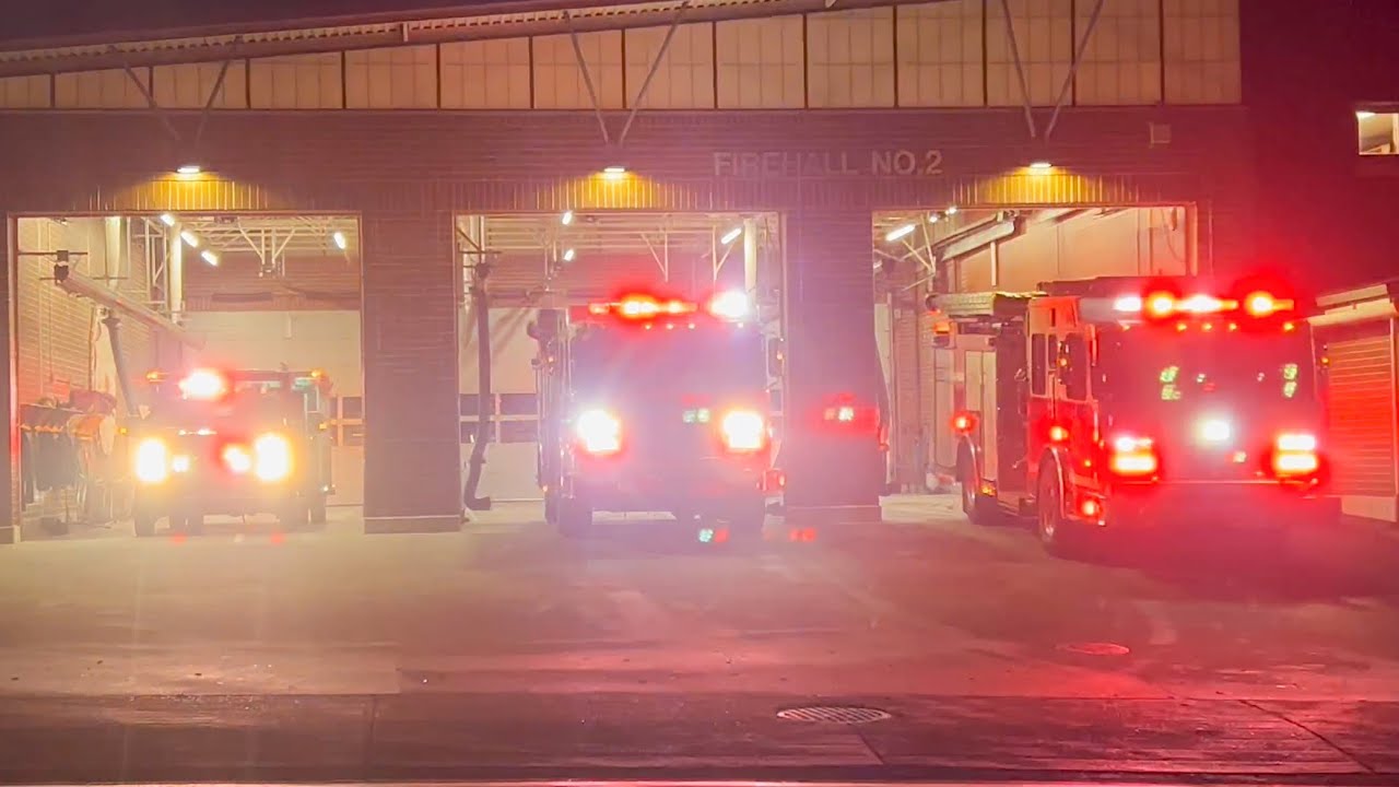 Surrey Fire Service - Engine 2, Engine 3, & Rescue 2 Responding - YouTube