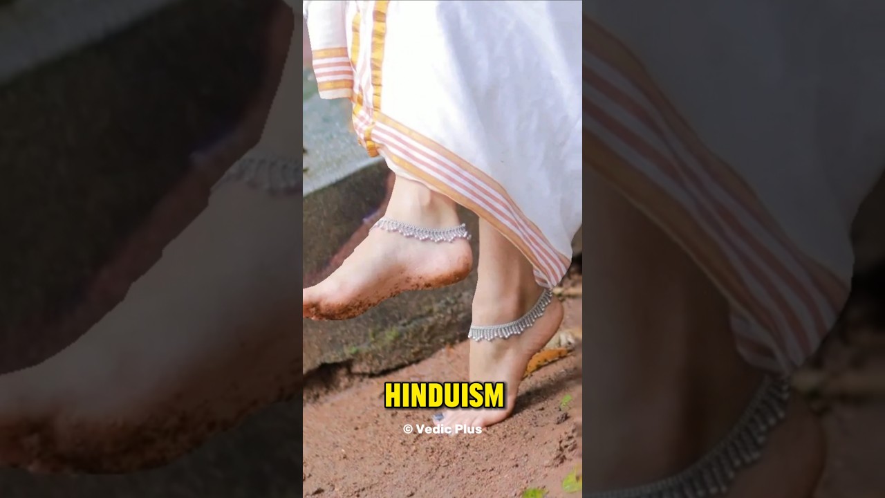 Why Are Women Wear Silver Anklet On Their Feet? 