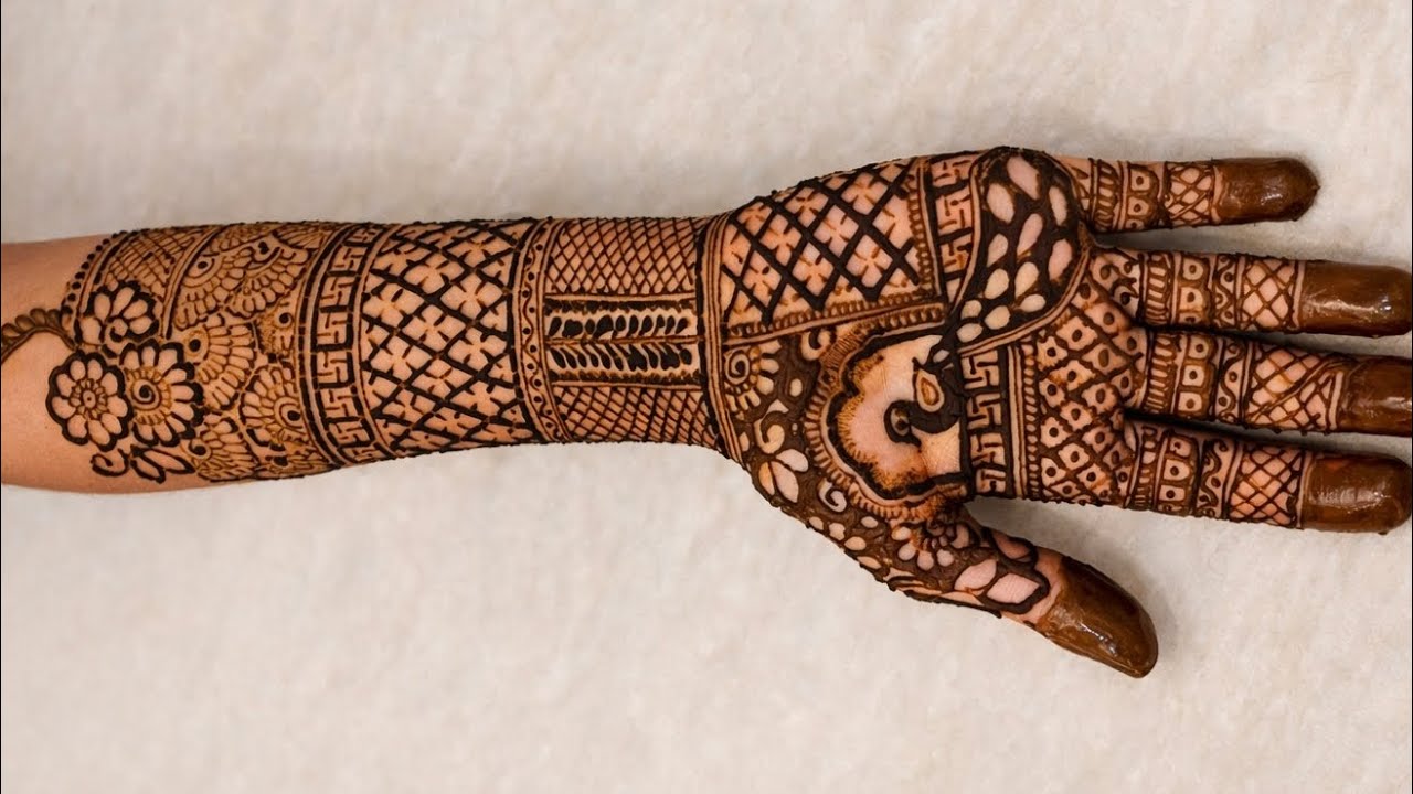 kis kis ki bride asa karti hai comments me batao🥲. #mehndi #henna #bridalmehndidesign #mehendi