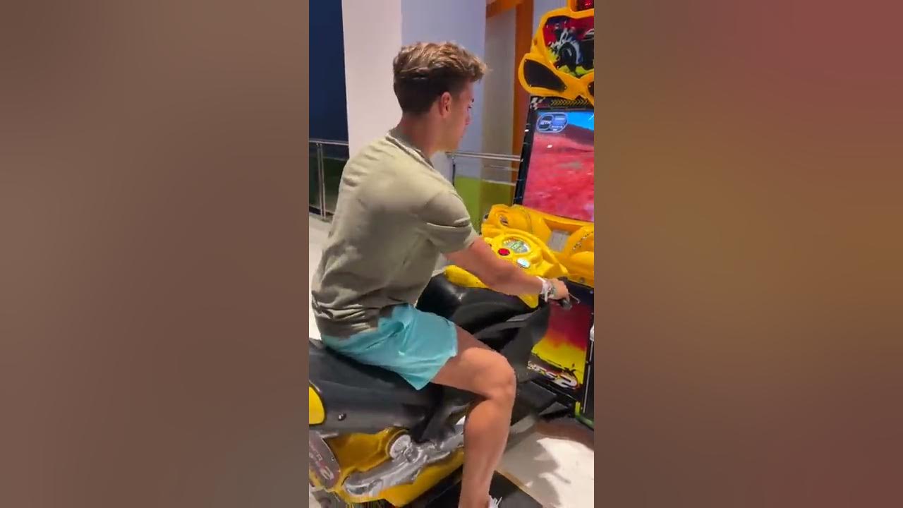 Do you like my new racing bike? 😂 🏍 #teamfaffapix #gigidag #bike #racingbike #videogames