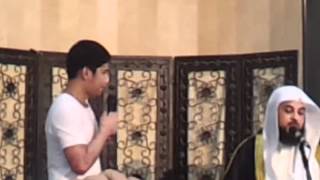 الشيخ العريفي يلقن الشهاده لمسلمين جدد 7/5/1433