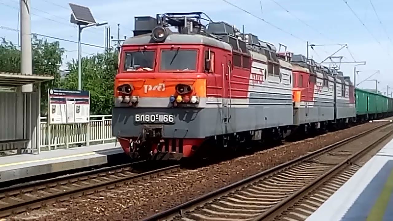 Электровоз трехсекционный ВЛ80с-1166 с углем Three-section electric locomotive VL80s-1166 with coal