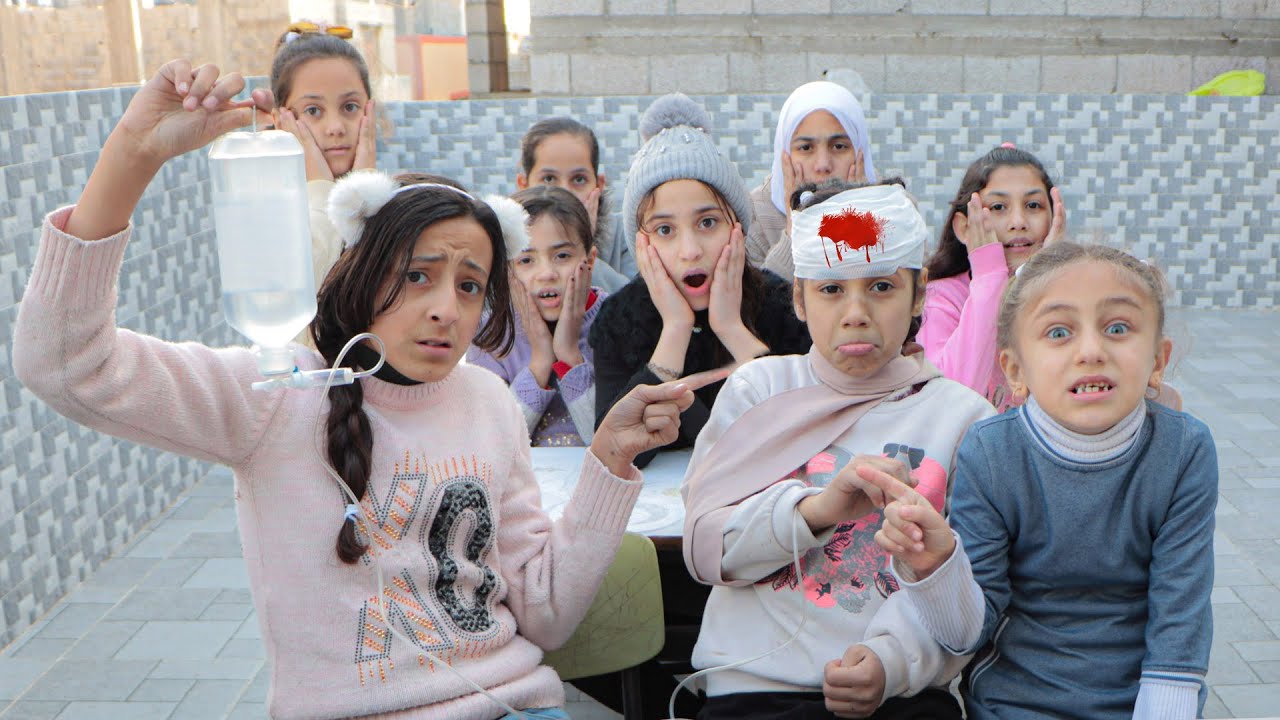 بنت صغيرة عاقبهاا الاستاذ فى المدرسة والسبب؟! ... مؤثر جدا😥