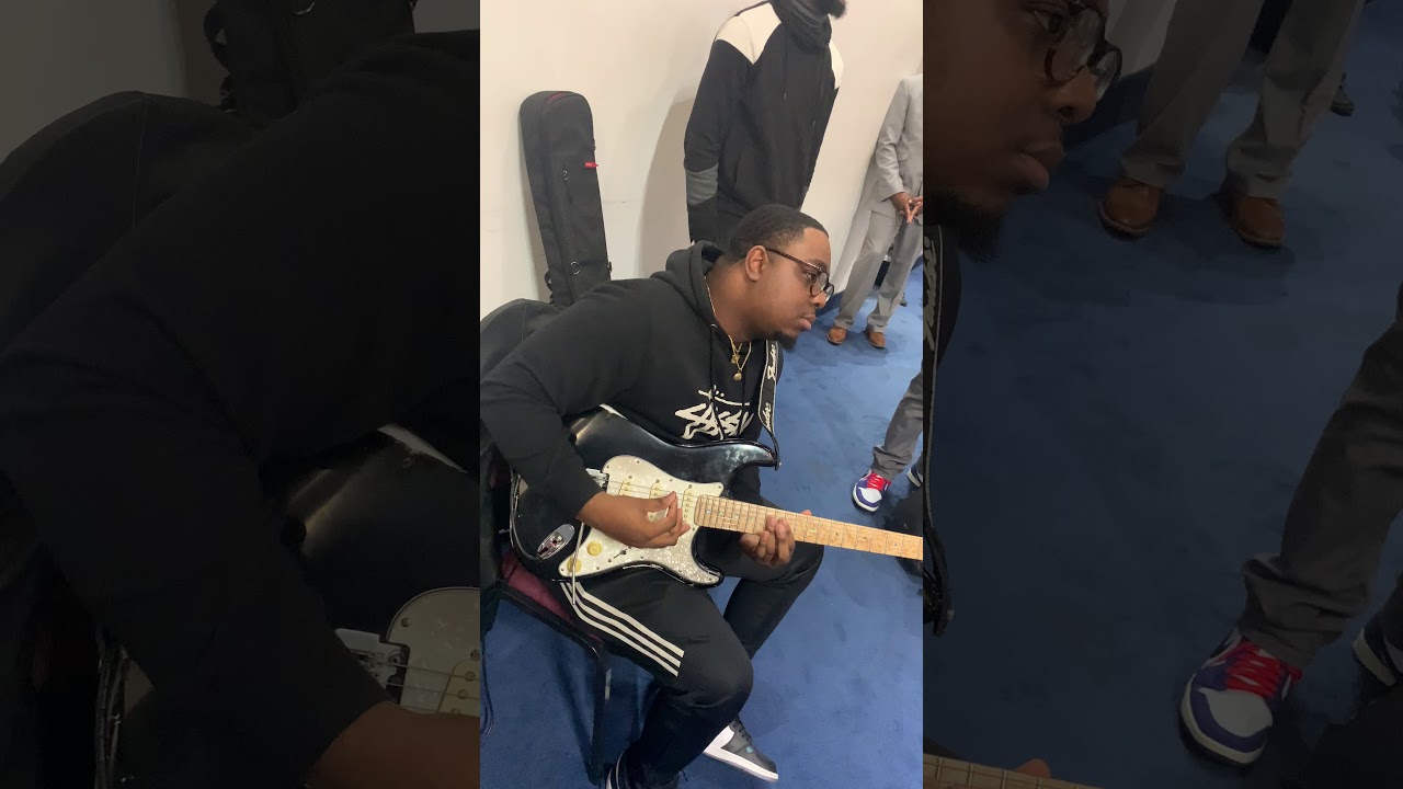 Lacy comer smashing drums