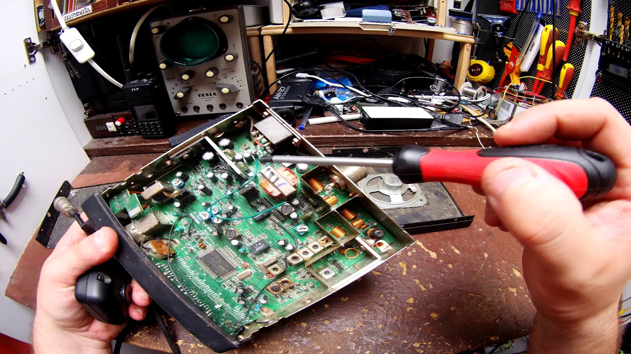 Musím sa pozrieť na túto dotlčenú CB vysielačku, #1