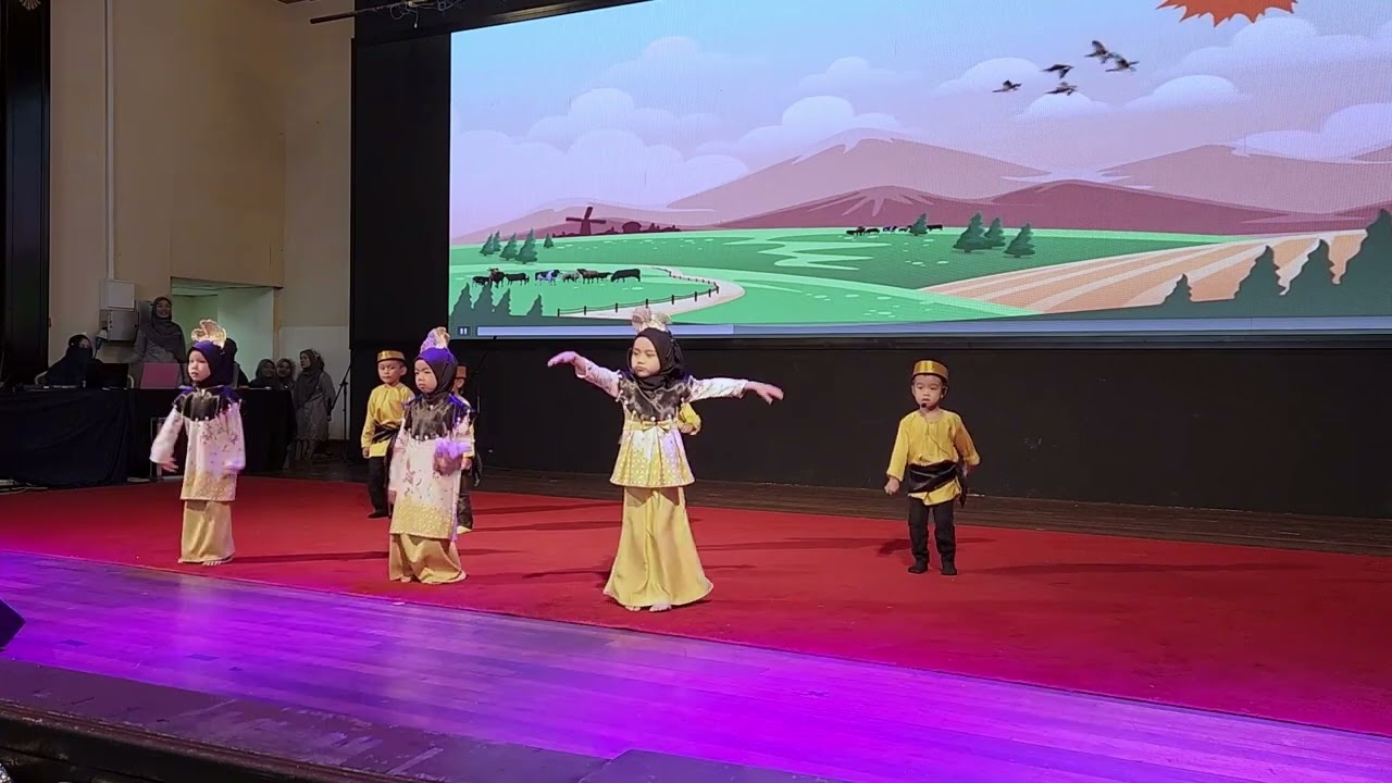 Tarian Desa Tercinta from KG 1 4 years for Mini Concert class of 2022