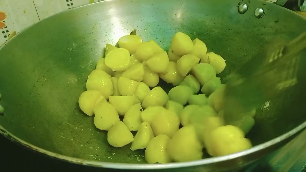 Aalu soybean ka masaledar sabji khane mein swadisht