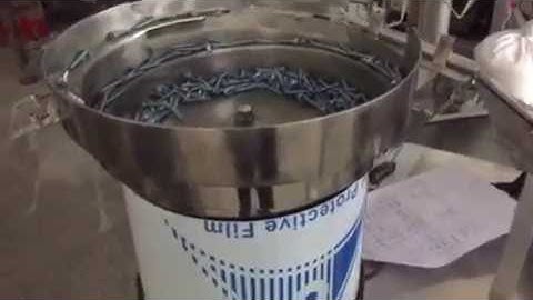 Automatic screw packaging machine with counting systems for hardware fastener