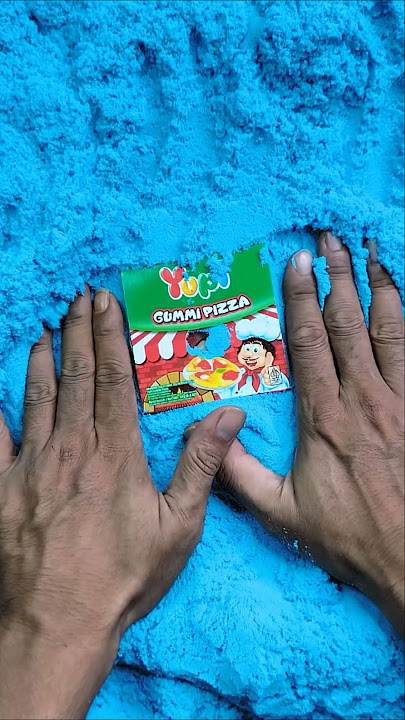Yeaayy ‼️ Permen jelly Yupi Gummi Pizza kutemukan di dalam Pasir 🍬🕺🕺 #mysterysand #candy #bekal